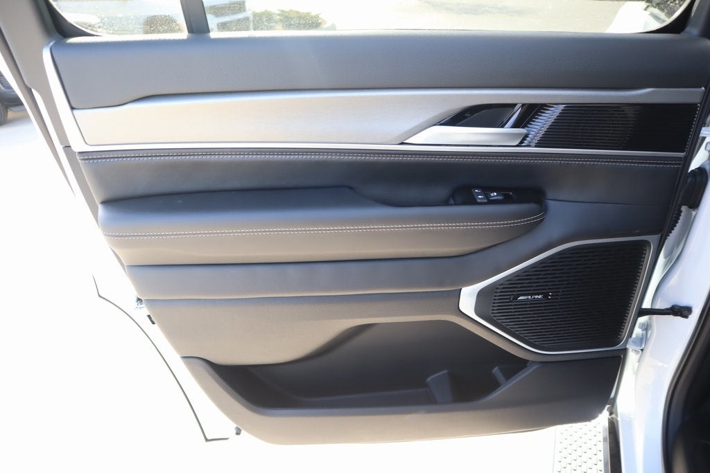 2025 Jeep Wagoneer Base