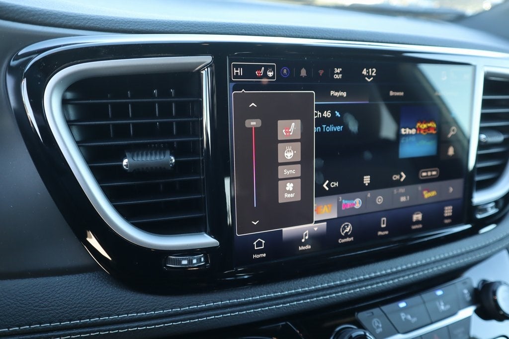 2026 Chrysler Pacifica Select