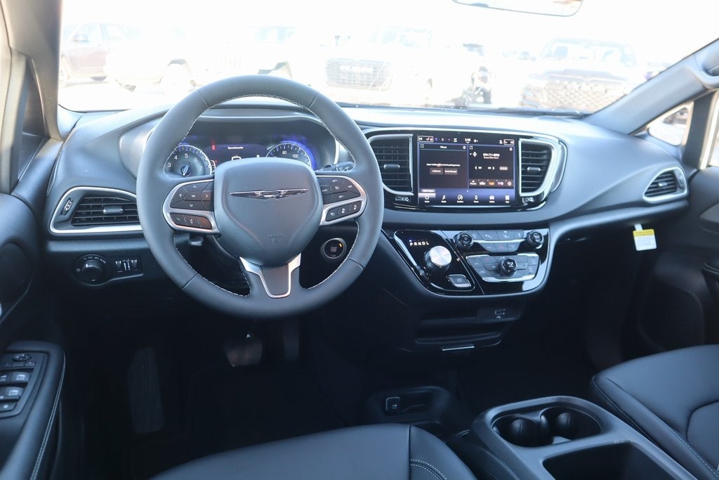 2026 Chrysler Voyager LX