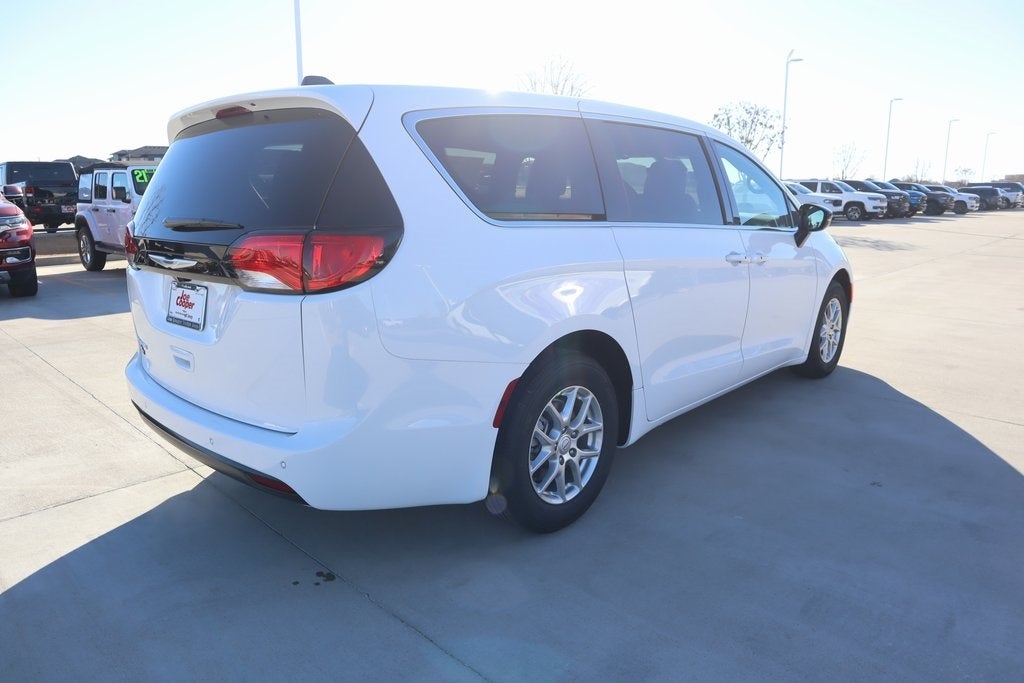 2026 Chrysler Voyager LX
