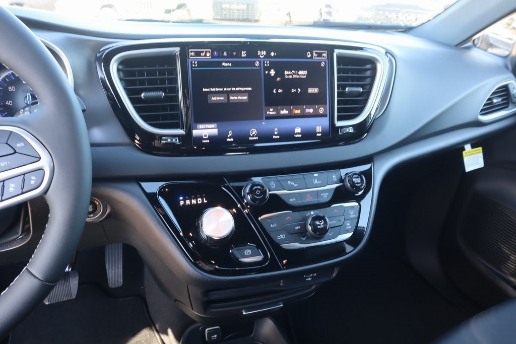 2026 Chrysler Voyager LX