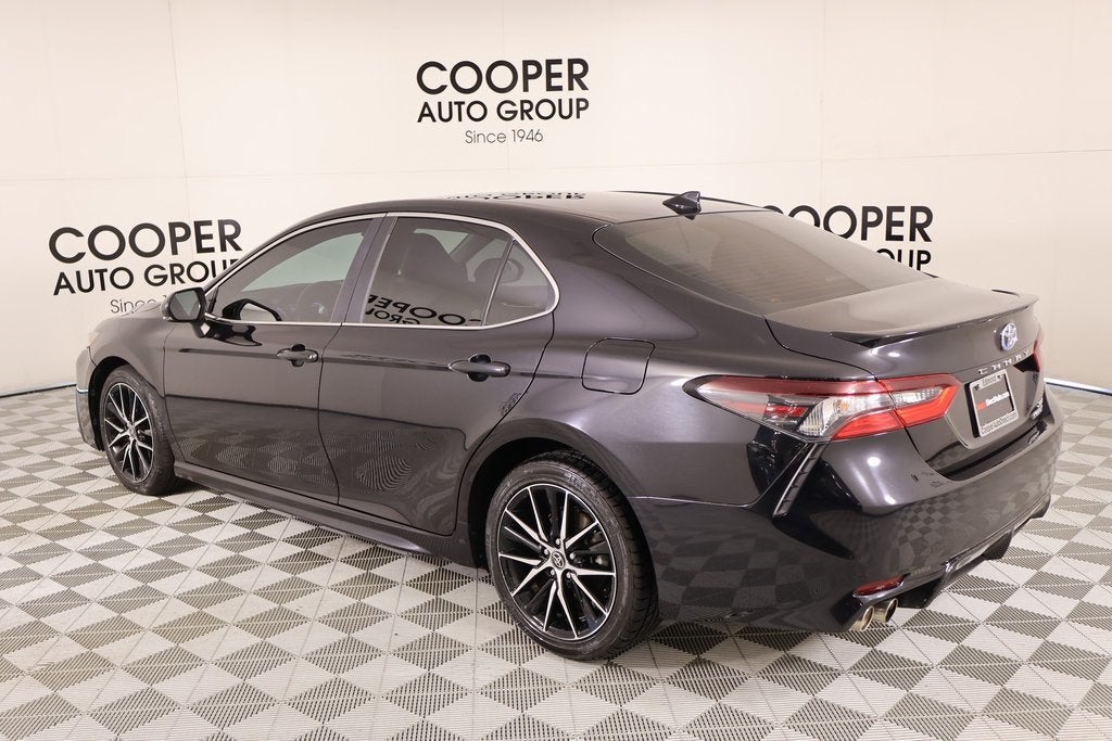 2022 Toyota Camry Hybrid SE