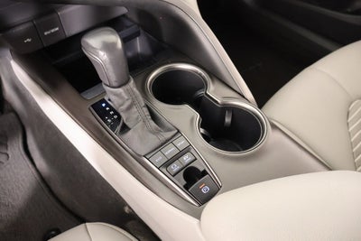 2022 Toyota Camry Hybrid SE