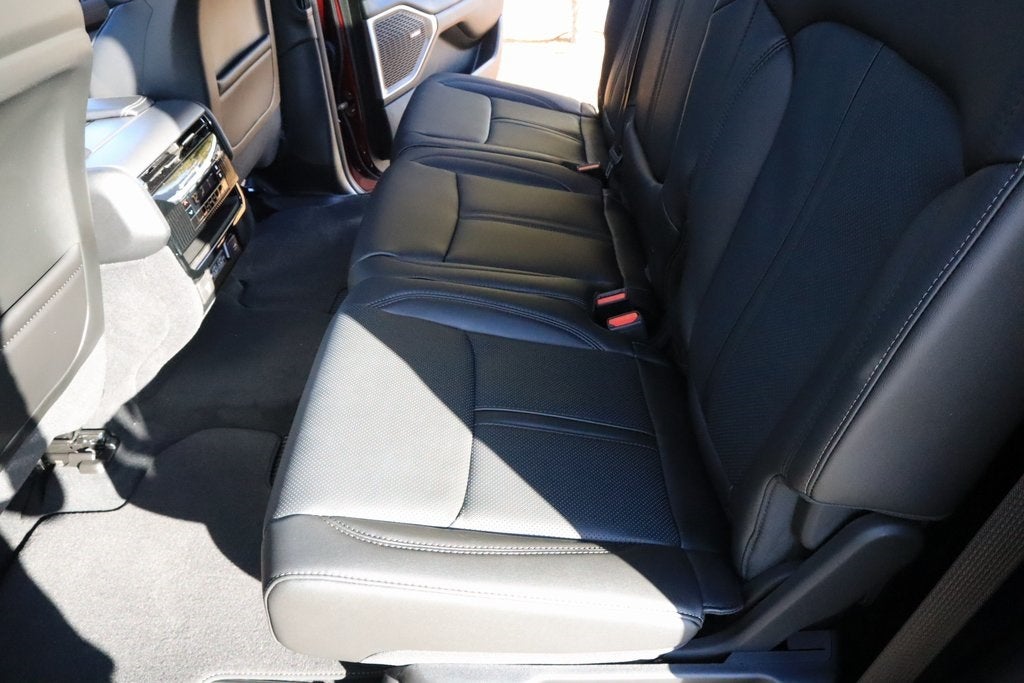 2025 Jeep Wagoneer Base