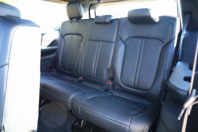 2025 Jeep Wagoneer Base