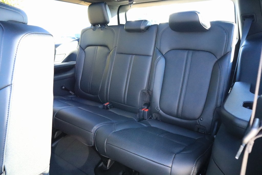 2025 Jeep Wagoneer Base