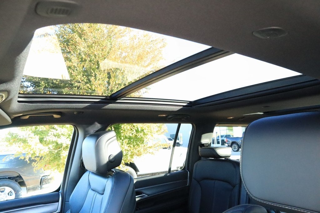 2025 Jeep Wagoneer Base