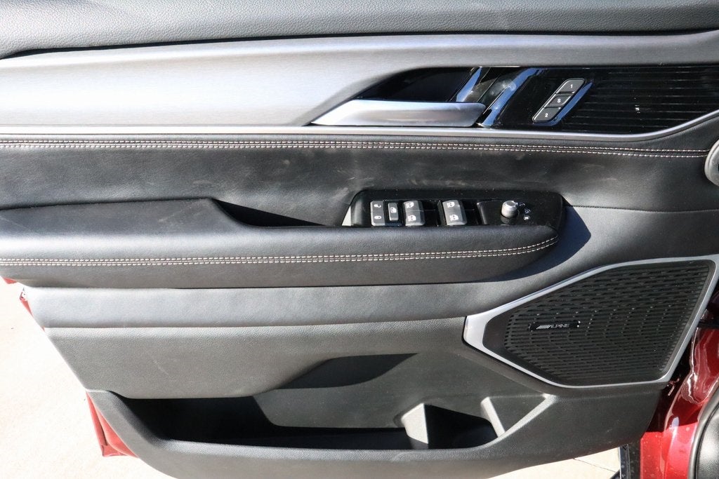 2025 Jeep Wagoneer Base