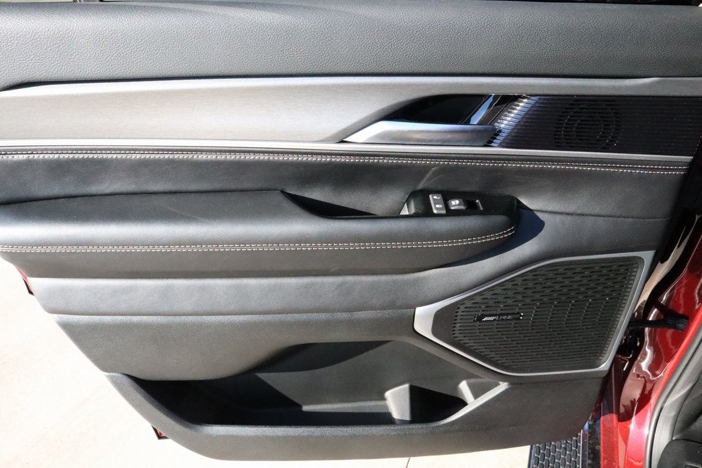 2025 Jeep Wagoneer Base