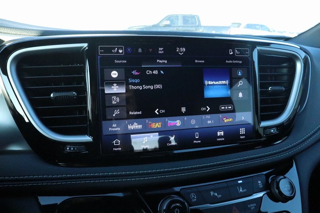 2026 Chrysler Pacifica Select