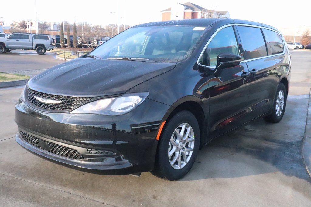 2026 Chrysler Voyager LX