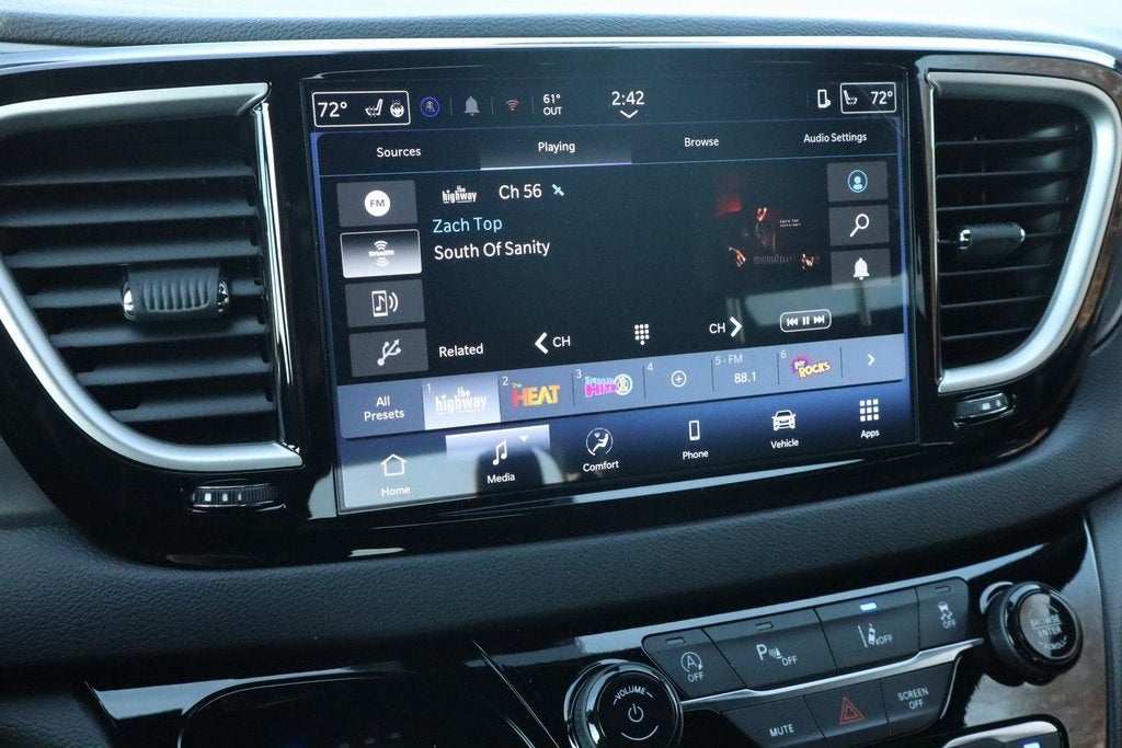 2026 Chrysler Voyager LX